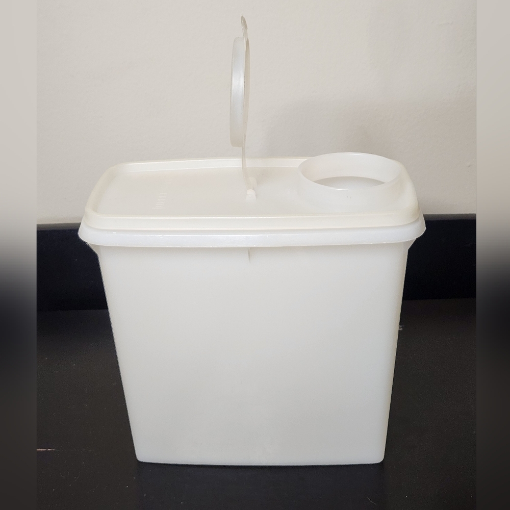 Vintage Sheer Tupperware Cereal Keeper With Lid #469-5